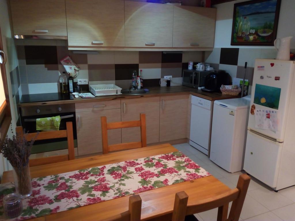 Pecsely Apartman * Pecsely